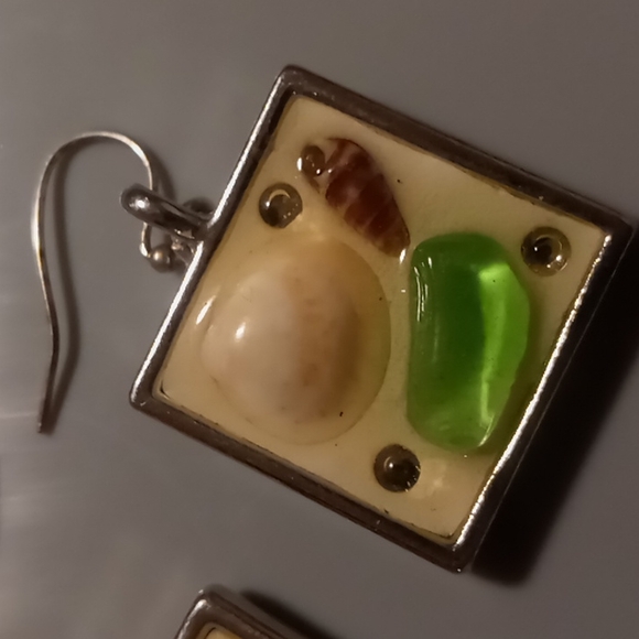 Sea glass & shells at the beach. Hand crafted silver. - Picture 2 of 4